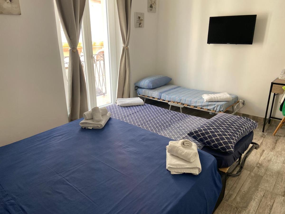 Room27 Taranto Bagian luar foto