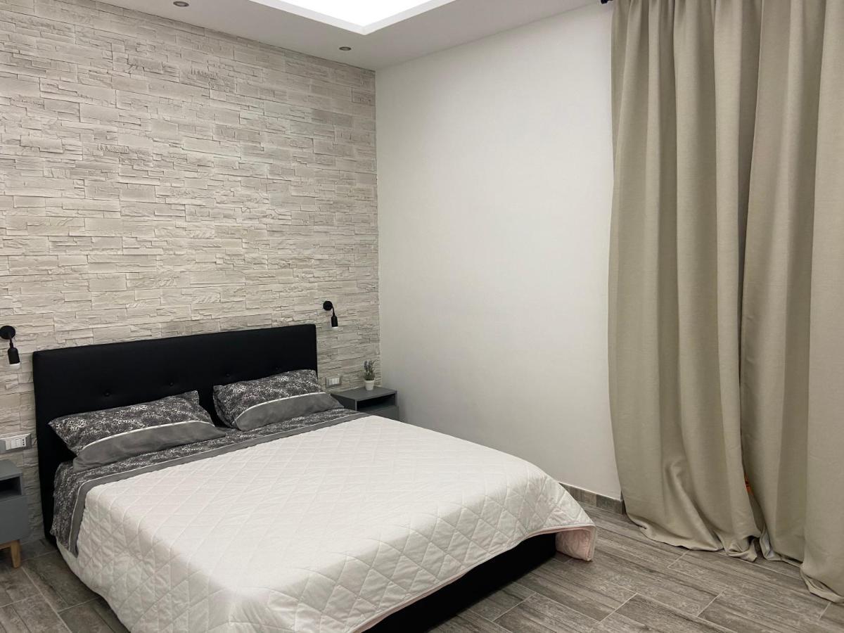 Room27 Taranto Bagian luar foto