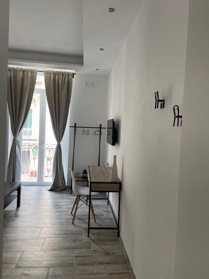 Room27 Taranto Bagian luar foto
