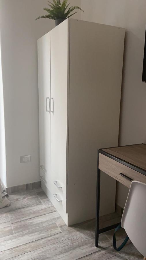 Room27 Taranto Bagian luar foto