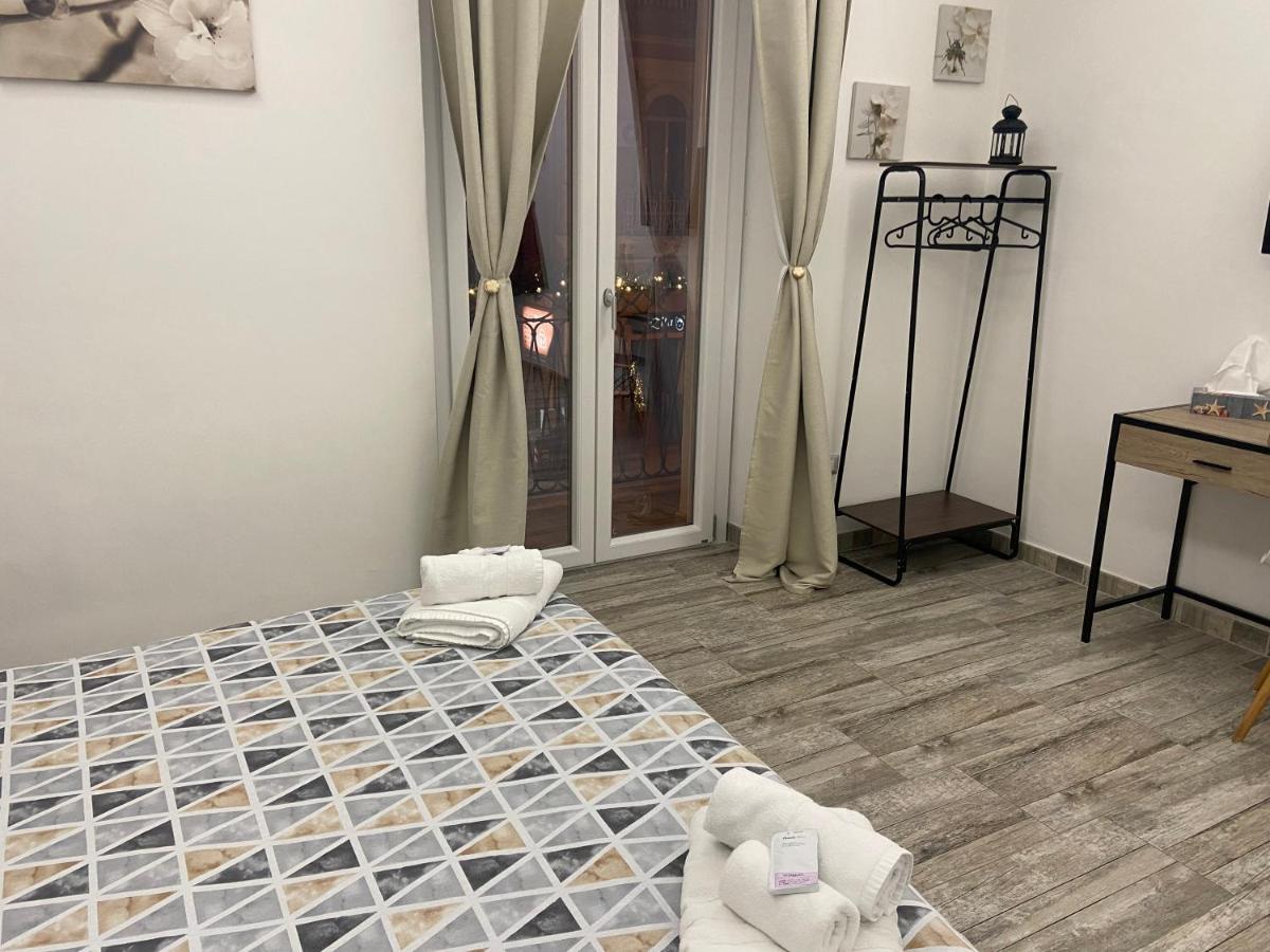 Room27 Taranto Bagian luar foto