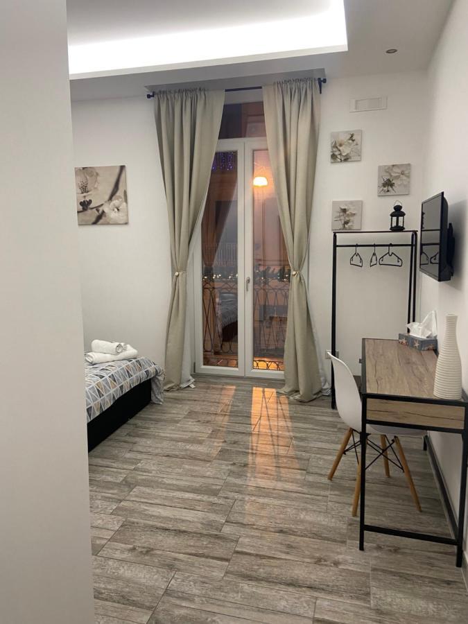 Room27 Taranto Bagian luar foto